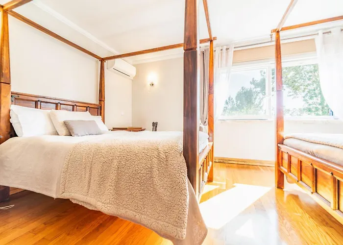 Villa E Floresta Aroeira (Setubal)